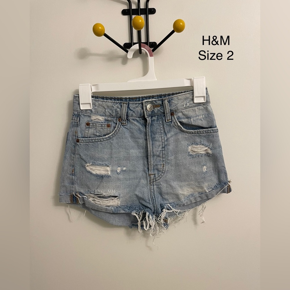 H&M light wash denim shorts size 2